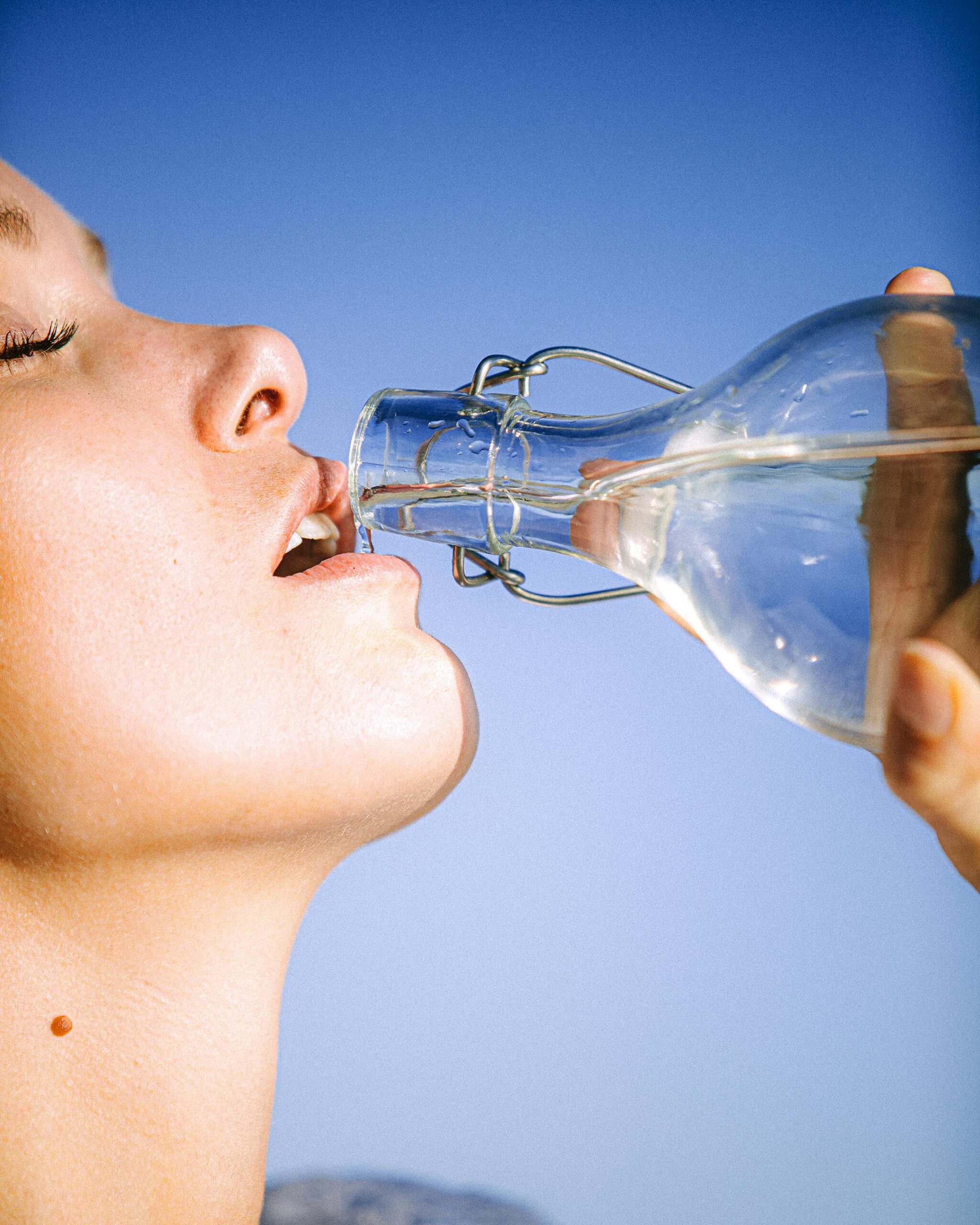 5 consigli per bere più acqua in estate