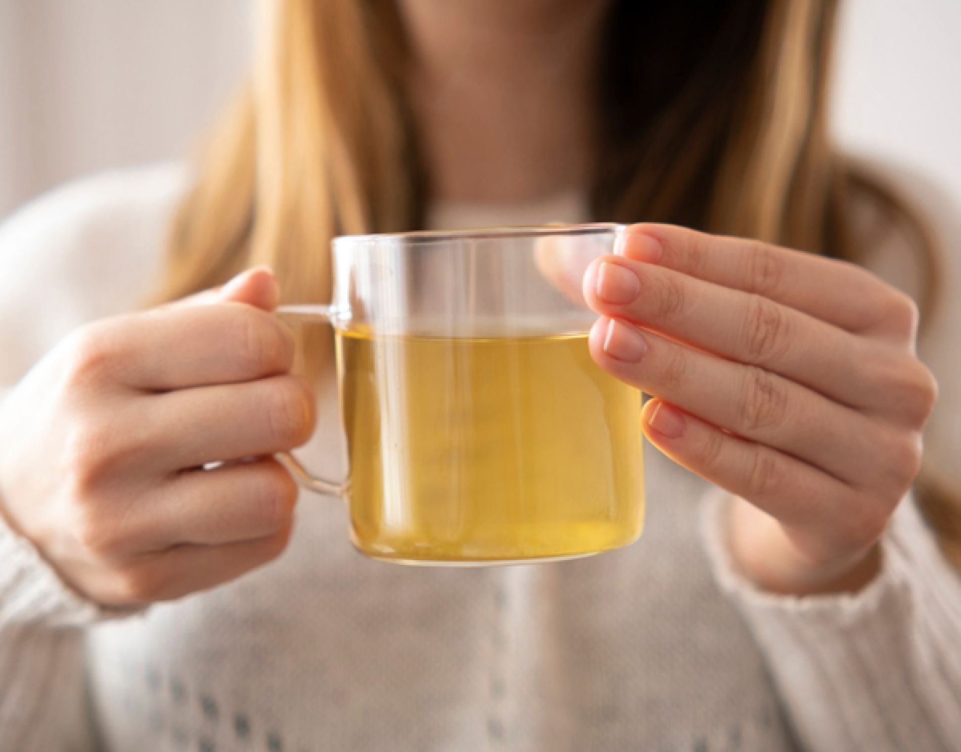 Assunzione di liquidi caldi: i benefici per il corpo